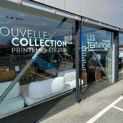 Adhésif vitrine Roche bobois