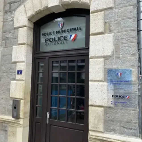 Habillage vitre police municipale