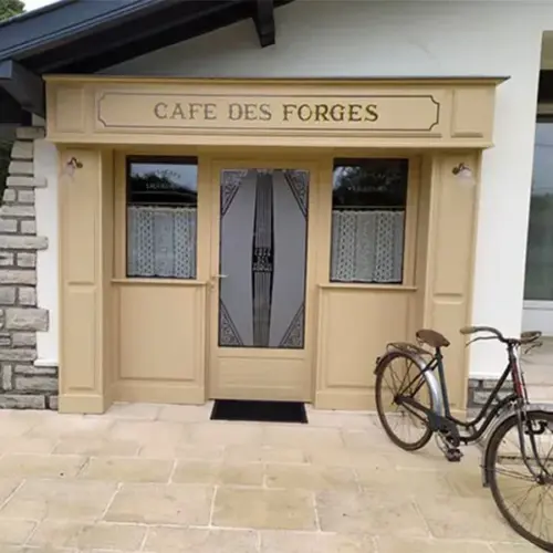 Vitrine Café des forges