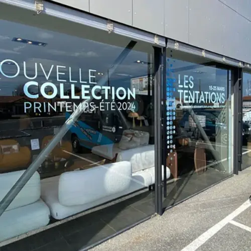 Adhésif vitrine Roche bobois