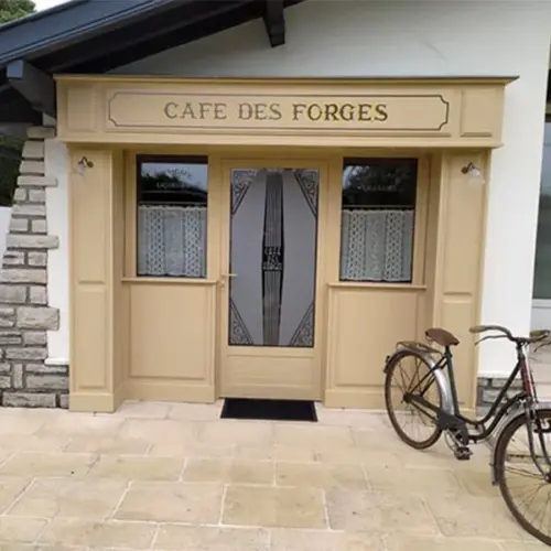 Vitrine Café des forges