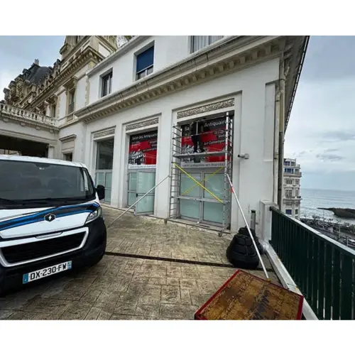 Déco vitrine Salon des antiquaires Biarritz