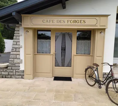 Vitrine Café des forges