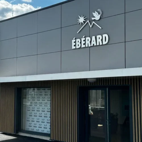 Lettrage découpé Eberard