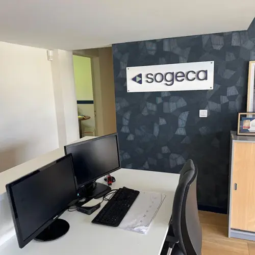 Logo mur intérieur