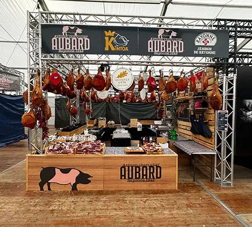 Stand foire au jambon Aubard